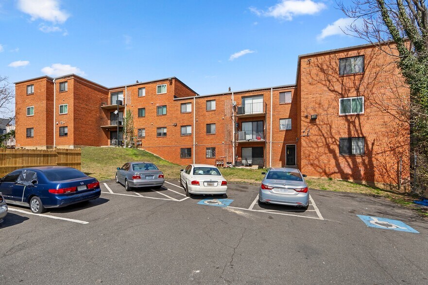 5105-5109 F St SE, Washington, DC à vendre - Photo du bâtiment - Image 2 de 11