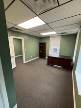 40 Monument Sq, Urbana, OH à louer Photo intérieure- Image 2 de 3