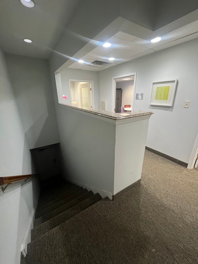 1831 Forest Dr, Annapolis, MD 21401 - Unité H -  - Photo intérieure - Image 1 of 9