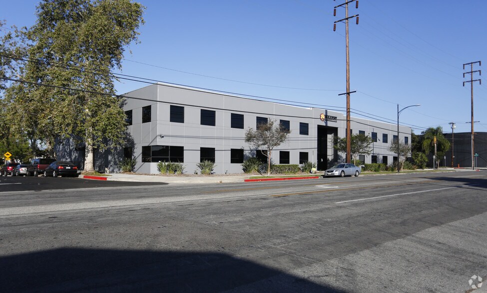 1111 S Victory Blvd, Burbank, CA à louer - Photo du bâtiment - Image 1 de 23