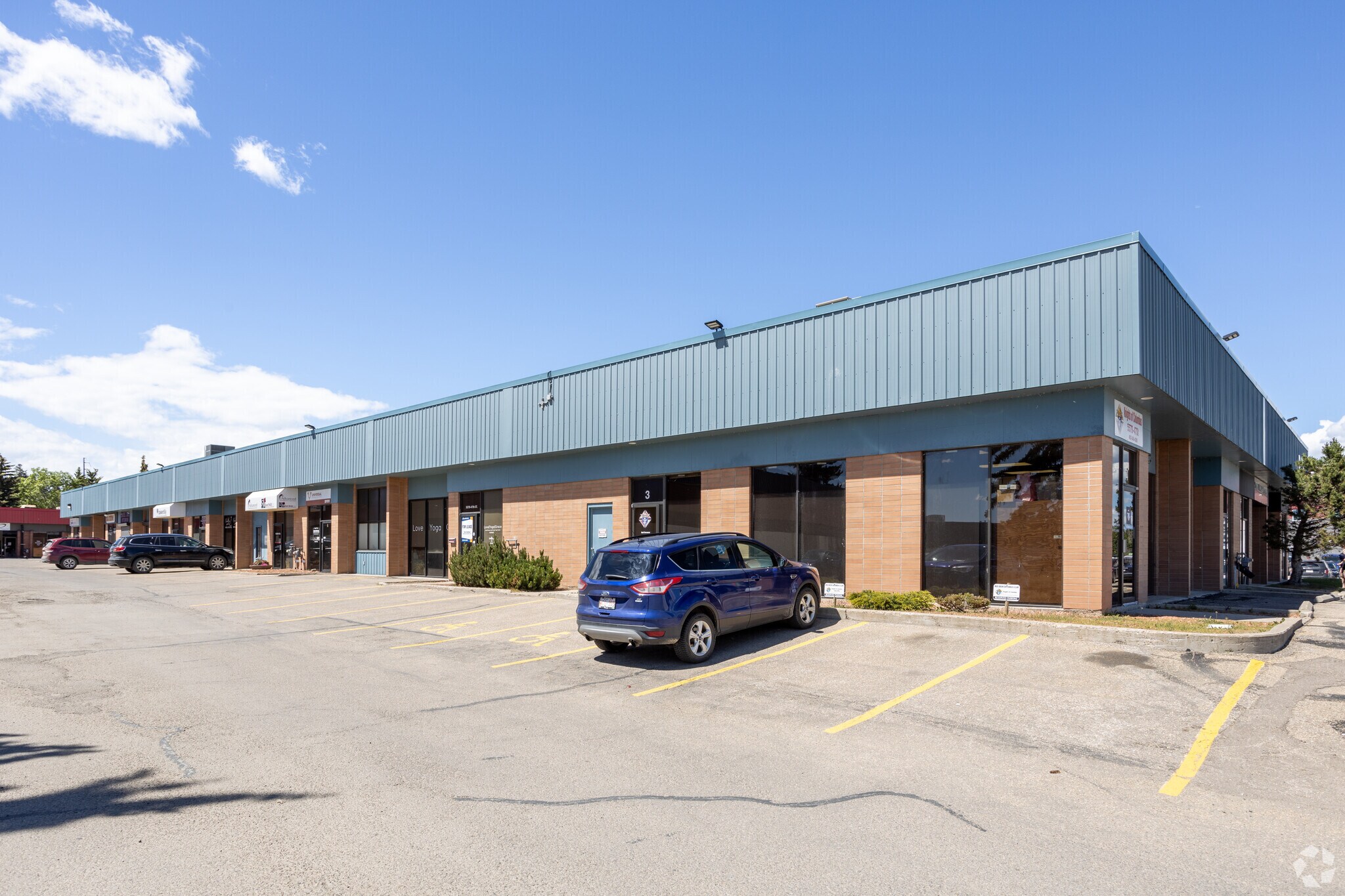 5579 47th St, Red Deer, AB for sale Primary Photo- Image 1 of 1