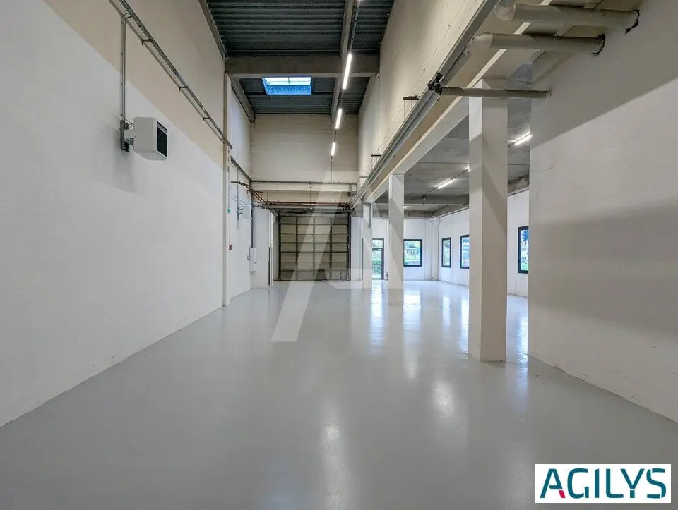 Flex in  for lease Interior Photo- Image 1 of 9