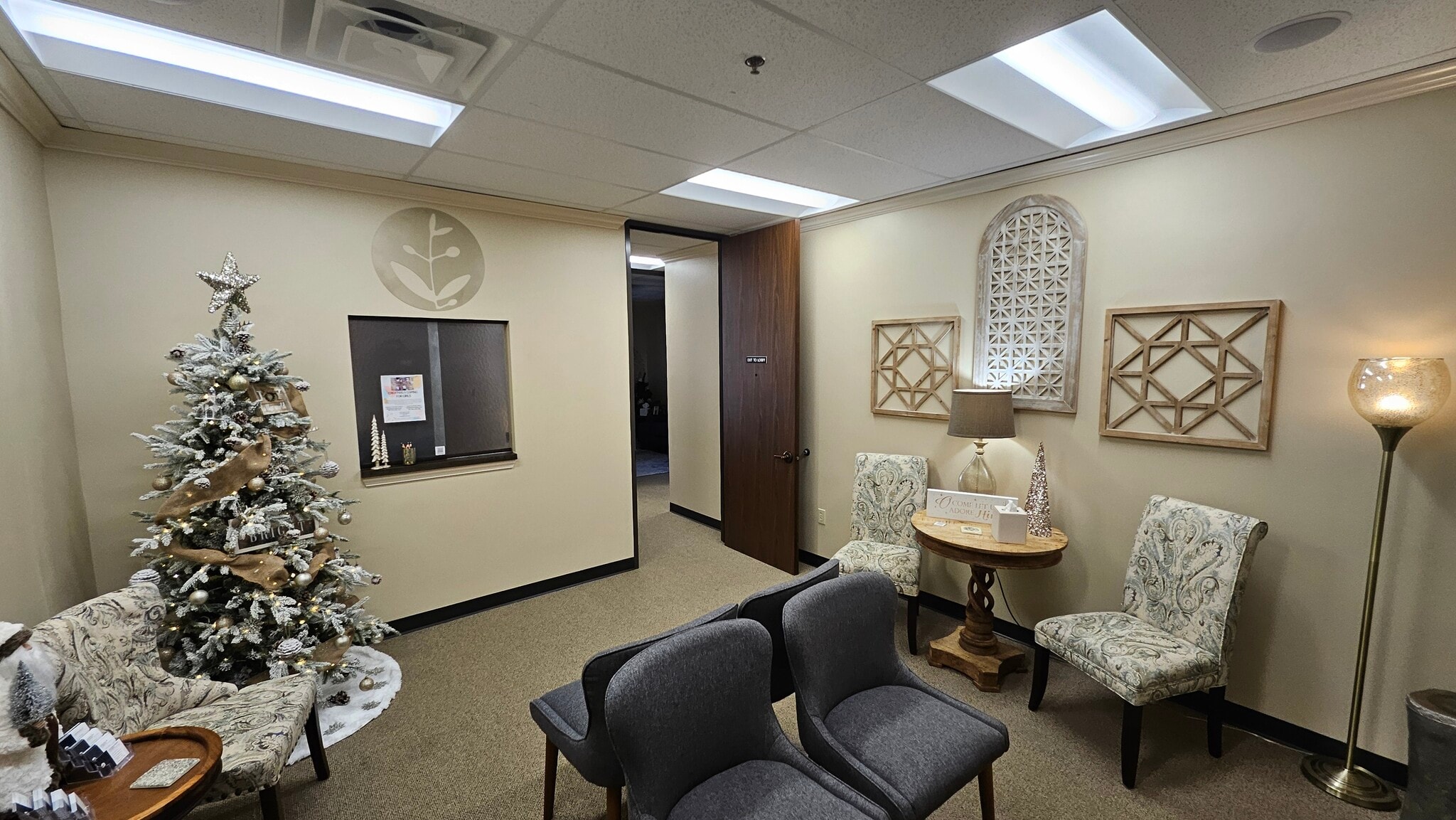 211 E Parkwood Ave, Friendswood, TX for lease Building Photo- Image 1 of 7