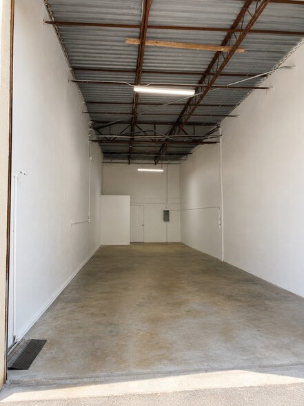 1901 NW 32nd St, Pompano Beach, FL à louer - Photo du bâtiment - Image 2 de 7