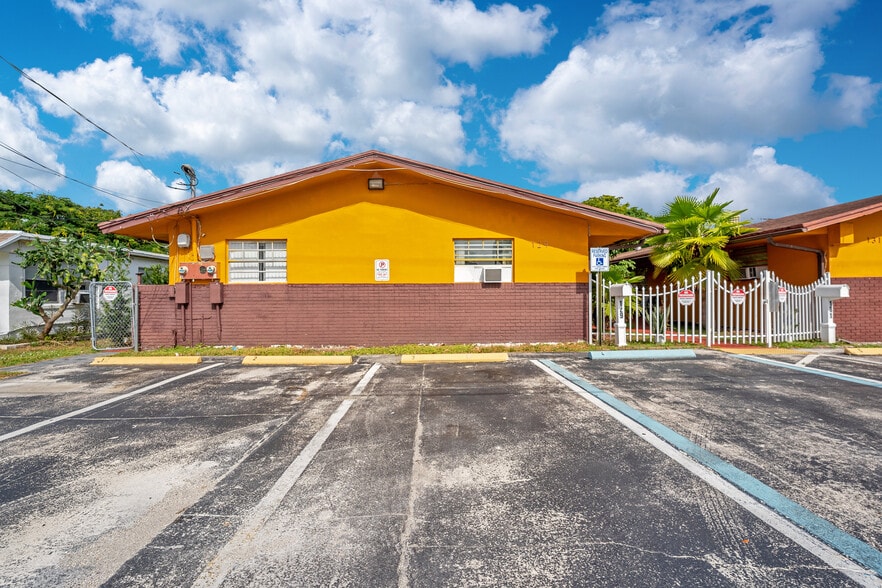 129-131 SE 5th St, Hallandale Beach, FL for sale - Building Photo - Image 3 of 14