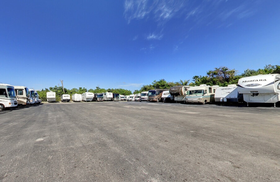 9805 SE Federal Hwy, Hobe Sound, FL for lease - Building Photo - Image 2 of 3
