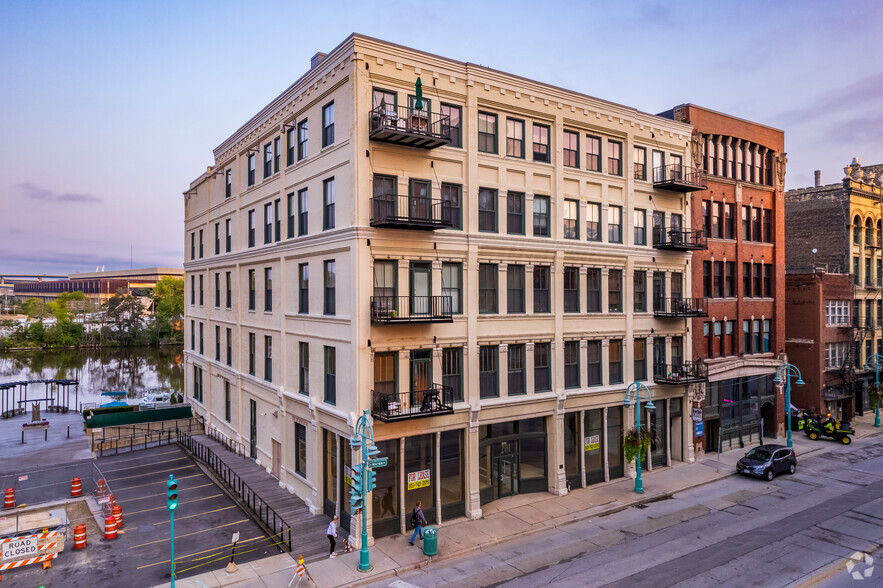 201 N Water St, Milwaukee, WI for sale - Building Photo - Image 1 of 1