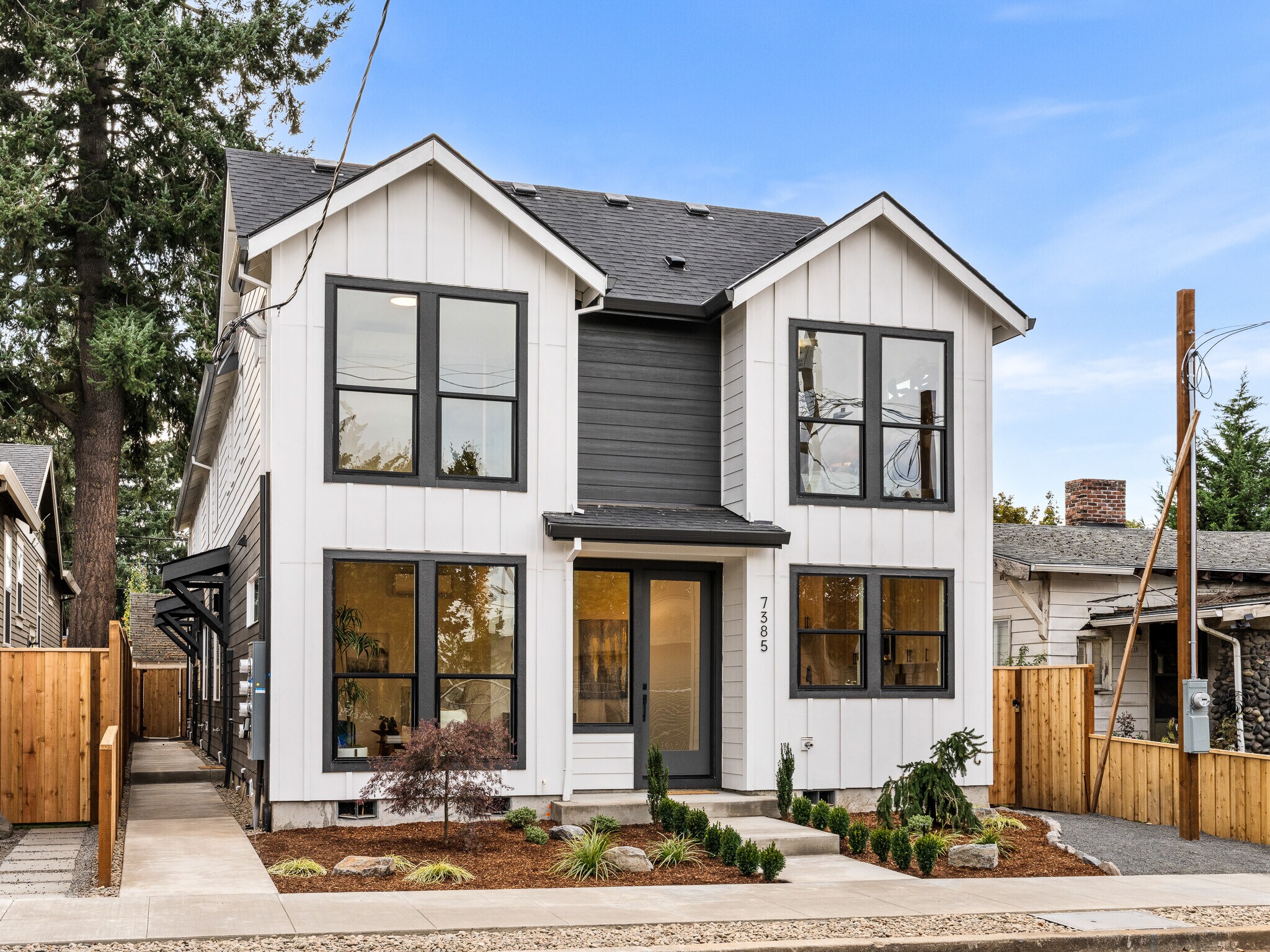 7387 Mobile Ave, Portland, OR à vendre Photo principale- Image 1 de 20