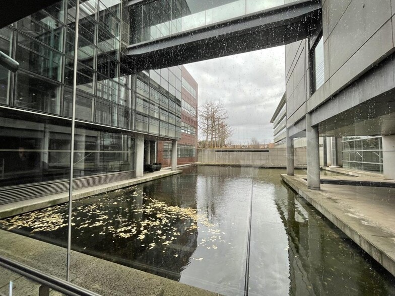 Bureau dans Rueil-Malmaison à louer - Photo du bâtiment - Image 3 de 13
