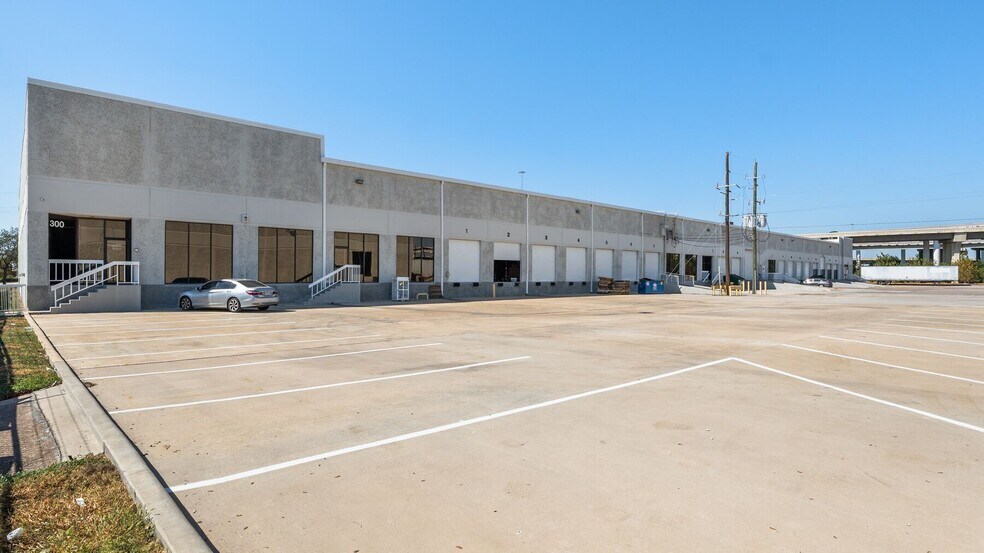 7111 Perimeter Park Dr, Houston, TX à louer - Photo du bâtiment - Image 2 de 4