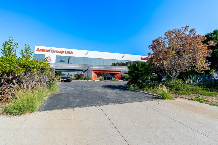 9142 Independence Ave, Chatsworth, CA à vendre - Photo du bâtiment - Image 2 de 26