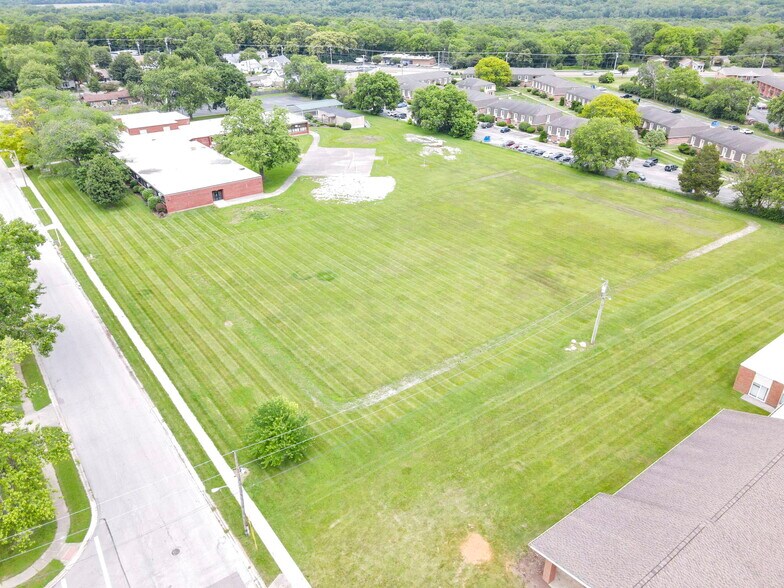 702 Albert St, Englewood, OH à vendre - Photo du bâtiment - Image 2 de 13
