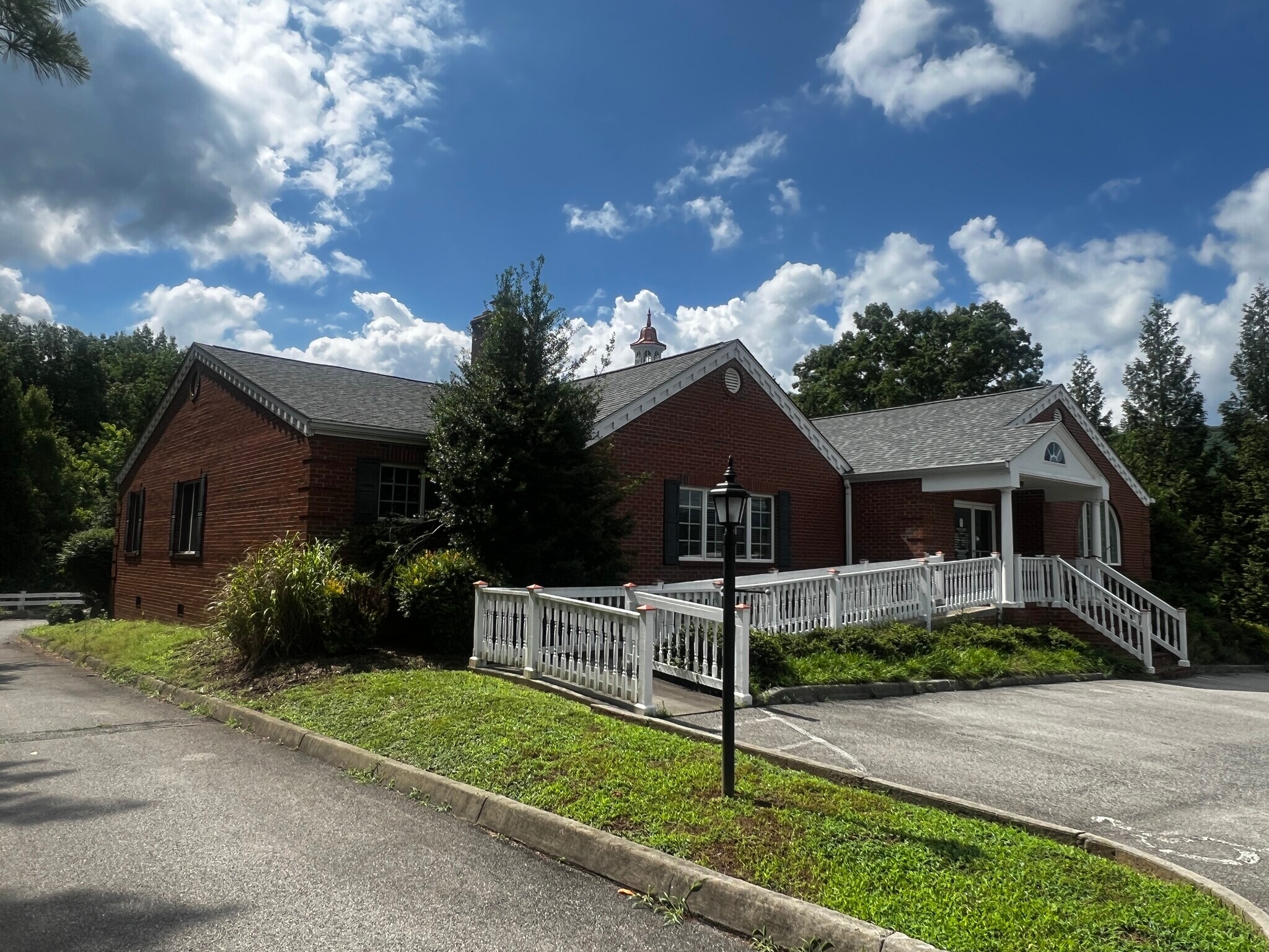 5604 Starkey Rd, Roanoke, VA à vendre Photo du bâtiment- Image 1 de 11