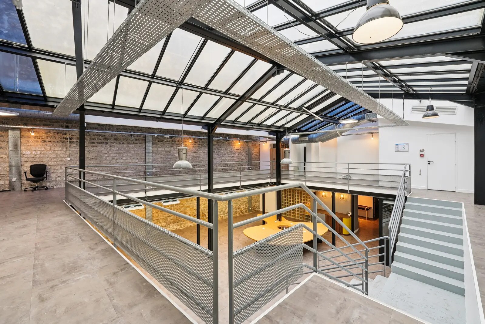 205 Rue Du Faubourg Saint-Martin, Paris for lease Interior Photo- Image 1 of 15