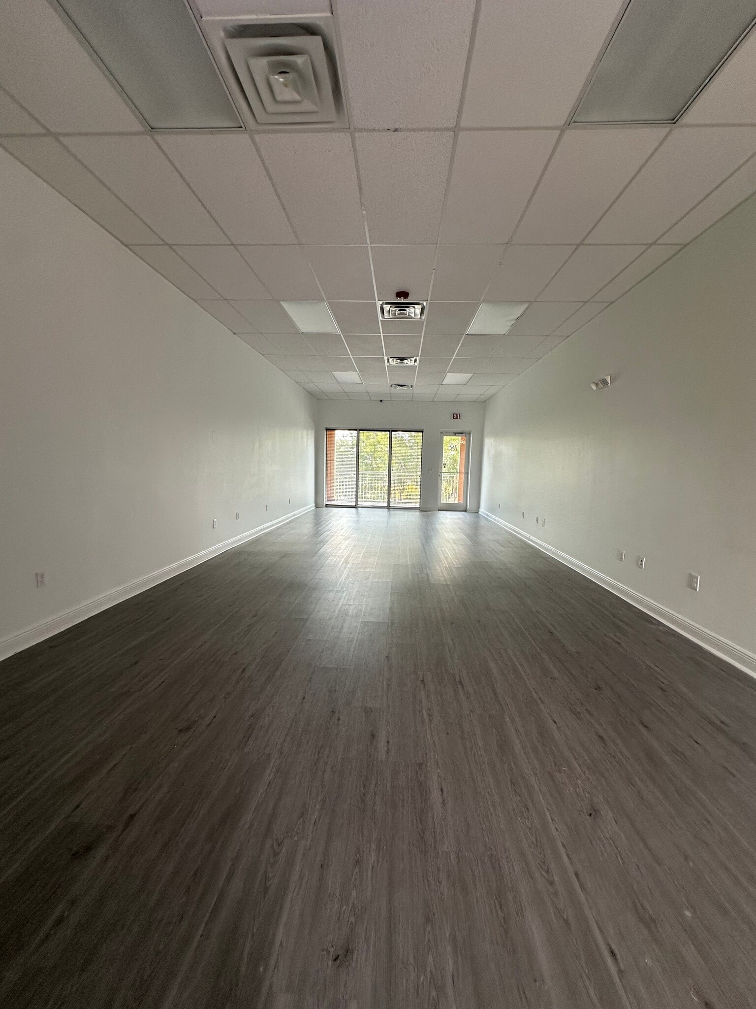5911 NW 173rd Dr, Hialeah, FL for lease Interior Photo- Image 1 of 4