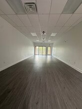5911 NW 173rd Dr, Hialeah, FL for lease Interior Photo- Image 1 of 4
