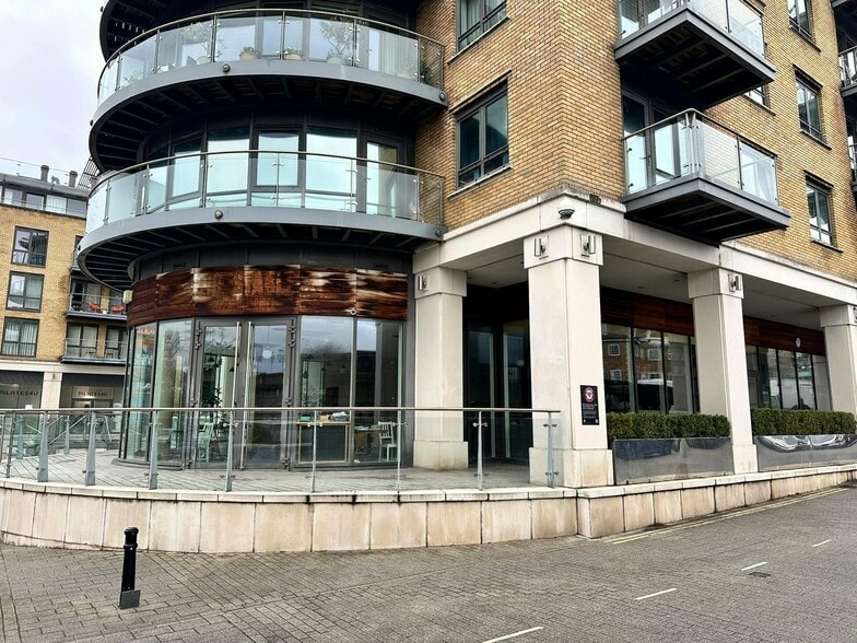 Kew Bridge Rd, Brentford à louer - Photo du bâtiment - Image 2 de 22