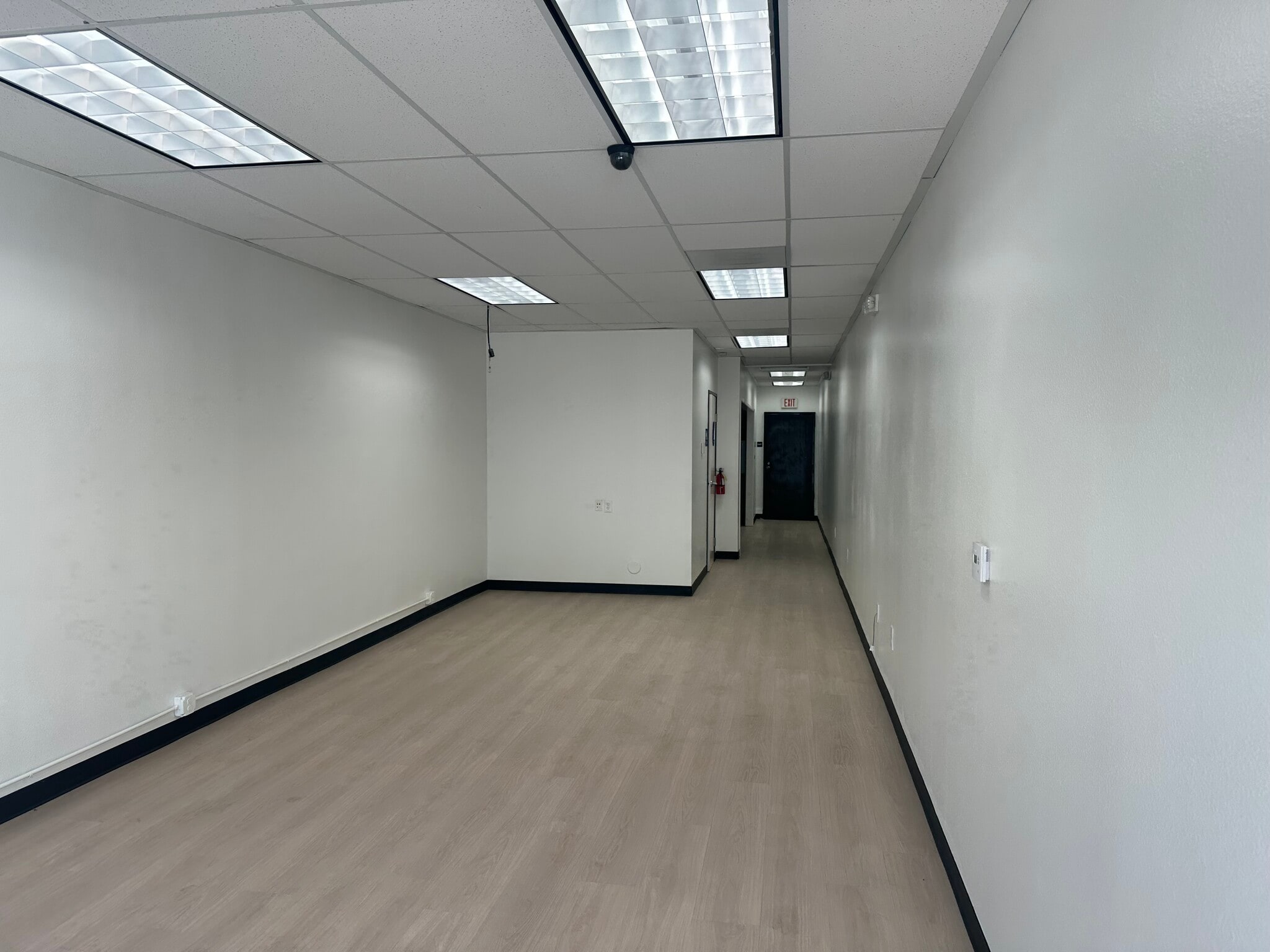 555-559 W Whittier Blvd, La Habra, CA à louer Photo intérieure- Image 1 de 2
