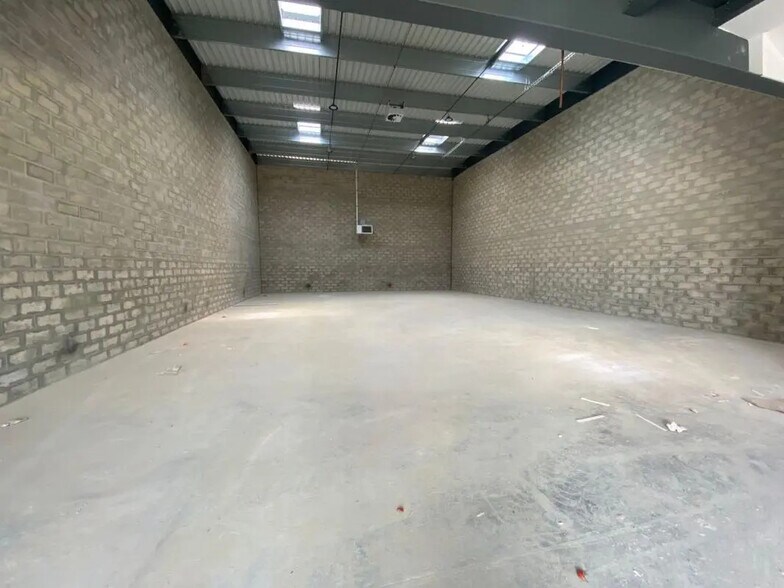 Flex dans Savigny-le-Temple à louer - Photo du bâtiment - Image 2 de 5