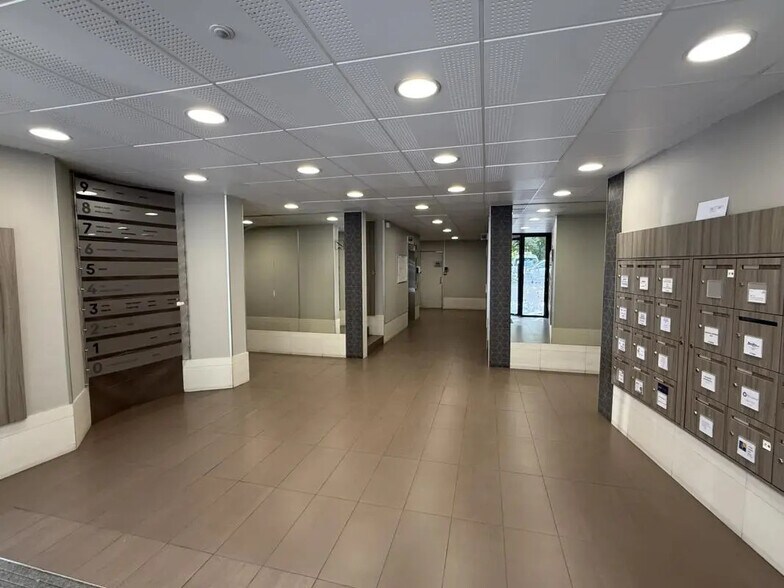 19 Rue Louis Guérin, Villeurbanne for lease - Lobby - Image 2 of 7