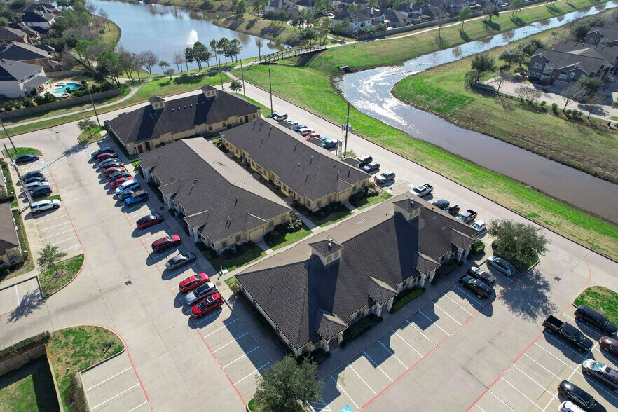 12234 Shadow Creek Pky, Pearland, TX à vendre - Photo du bâtiment - Image 2 de 18