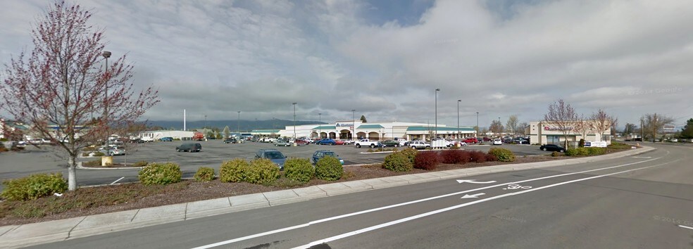 2390 W Main St, Medford, OR à louer - Photo principale - Image 3 de 4