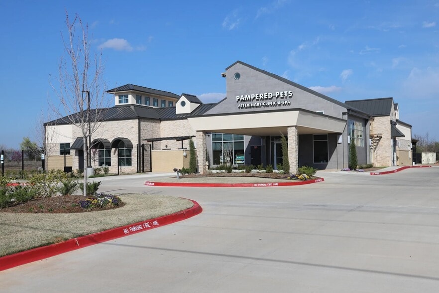 2020 N Kelly Ave, Edmond, OK for sale - Building Photo - Image 3 of 37