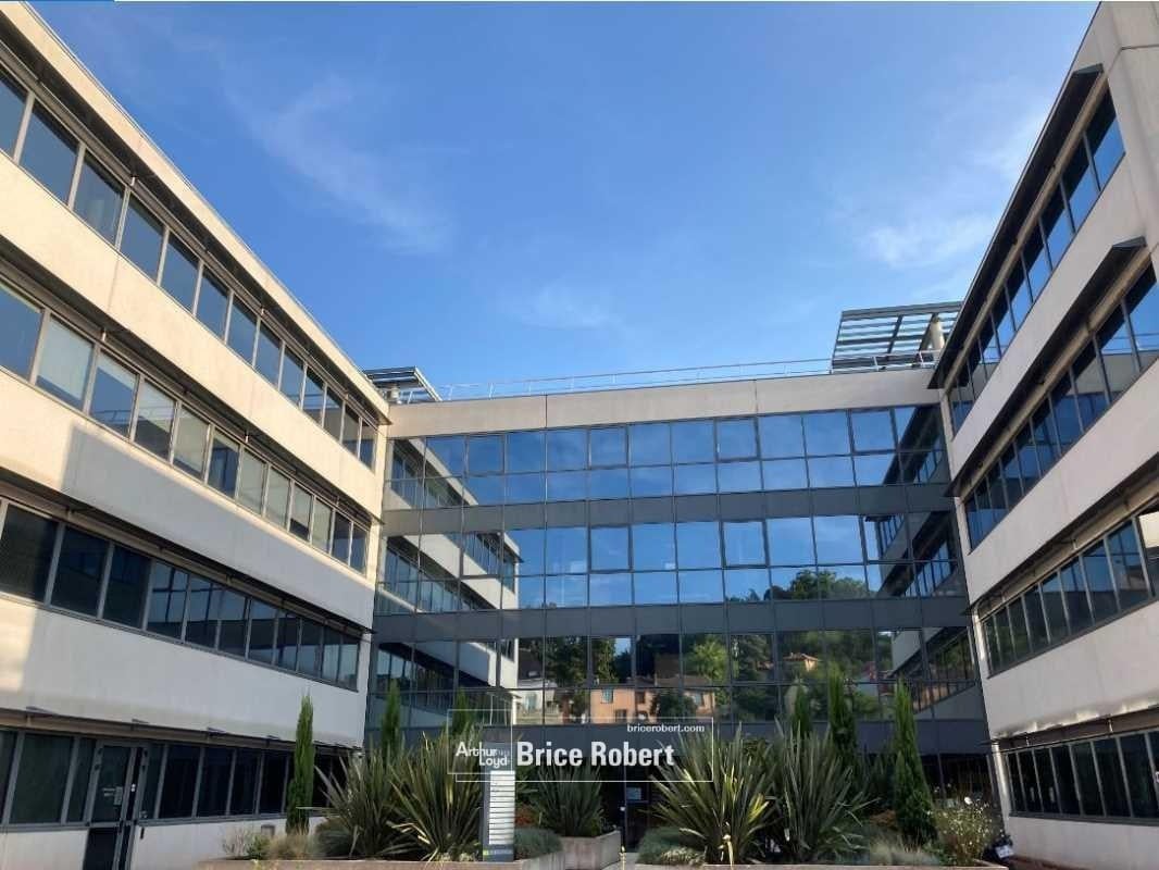 Office in Caluire-et-Cuire for lease Building Photo- Image 1 of 6