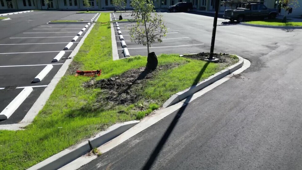 555 Shadowmoss Pkwy, Charleston, SC à louer - Vidéo sur l’inscription commerciale - Image 2 de 8