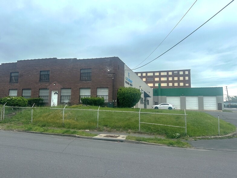 302 E Locust St, Scranton, PA for lease - Building Photo - Image 1 of 10