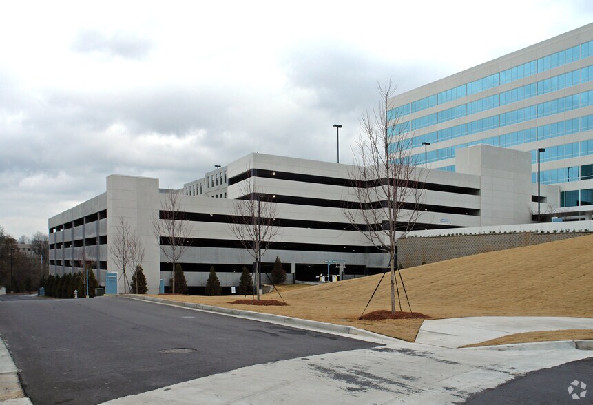 1800 Howell Mill Rd, Atlanta, GA à louer - Photo du bâtiment - Image 2 de 5