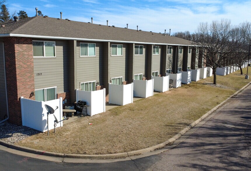 1210 S Majestic View Pl, Sioux Falls, SD à vendre - Photo du bâtiment - Image 2 de 22