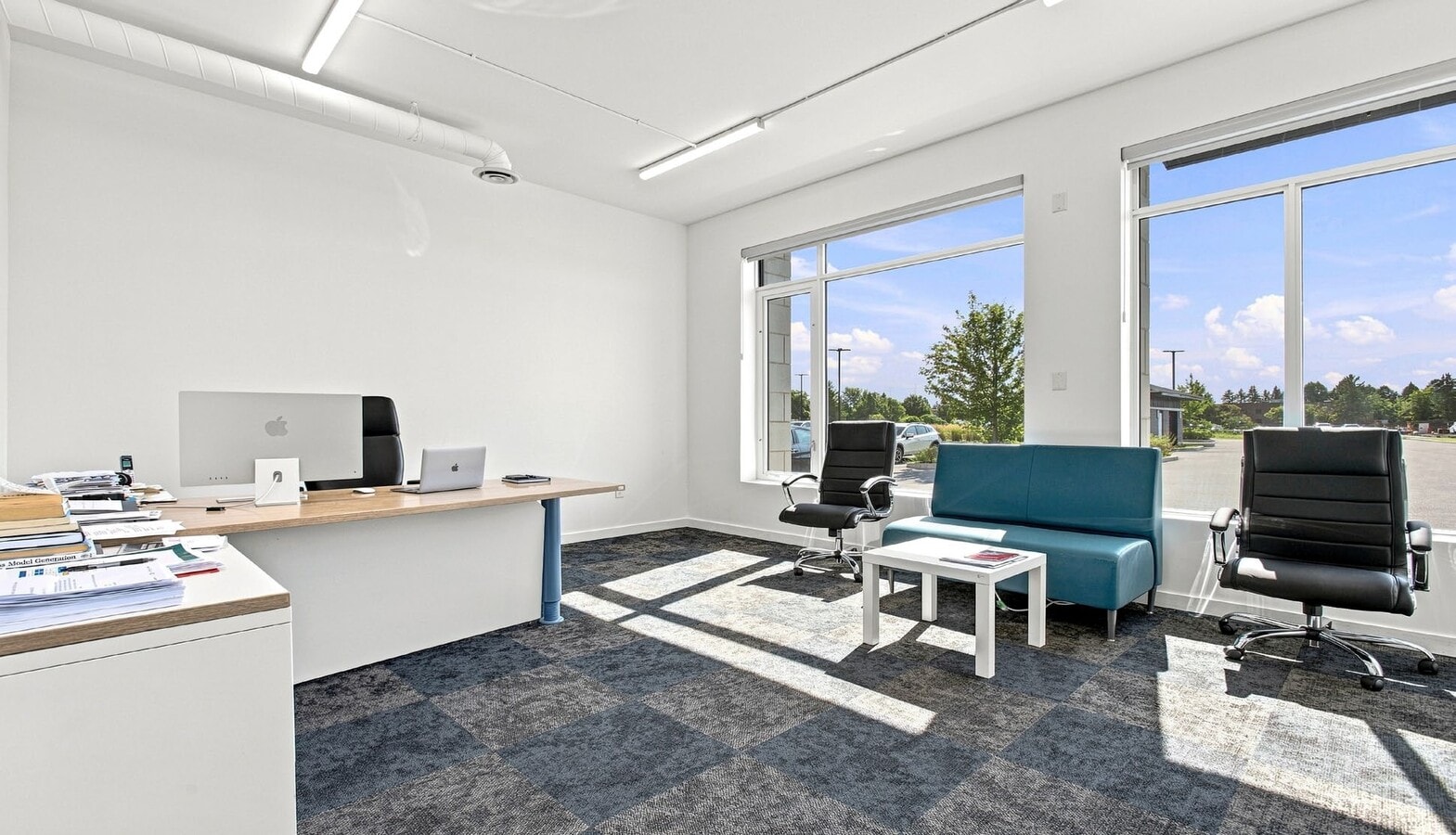 2500 St. Laurent Blvd, Ottawa, ON K1H 1B1 - Unit 102 - - Interior Photo - Image 1 of 4