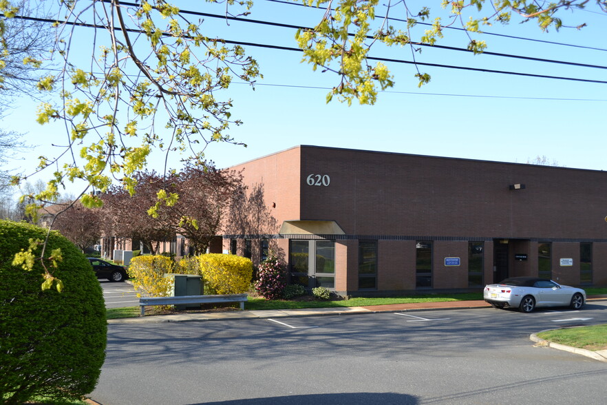 620 Shrewsbury Ave, Tinton Falls, NJ for lease - Building Photo - Image 1 of 3