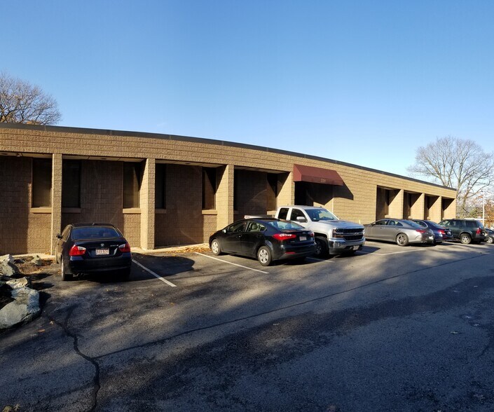 318-320 Bear Hill Rd, Waltham, MA à louer - Photo du bâtiment - Image 2 de 6