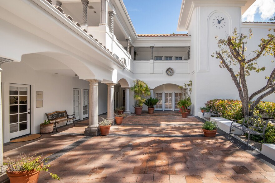 28040 Dorothy Dr, Agoura Hills, CA à louer - Photo du bâtiment - Image 3 de 12