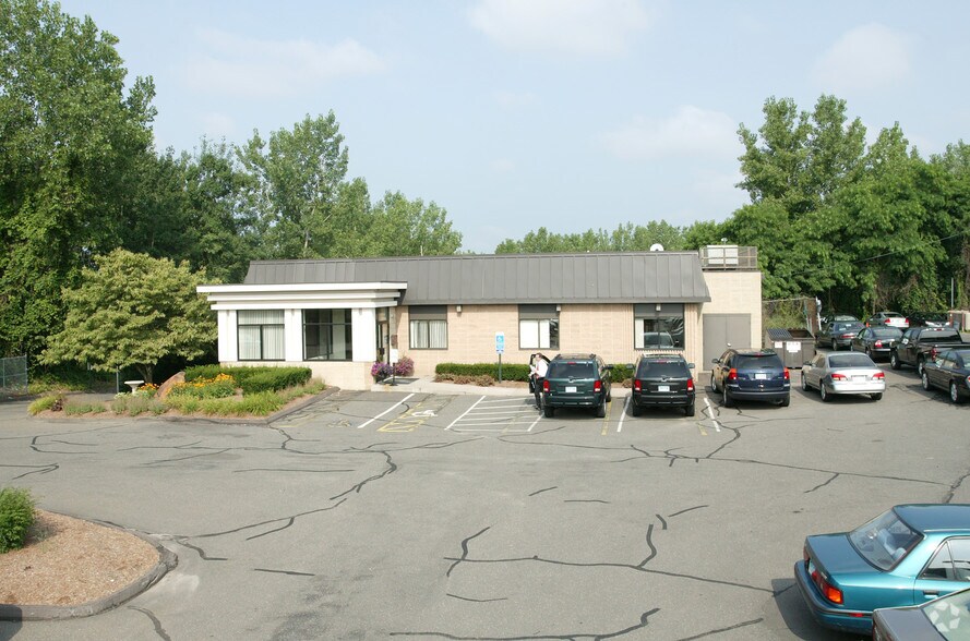 8 Ella Grasso Tpke, Windsor Locks, CT for lease - Building Photo - Image 2 of 12