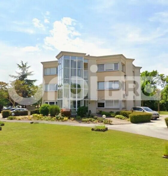 Office in Reims for lease - Building Photo - Image 1 of 2