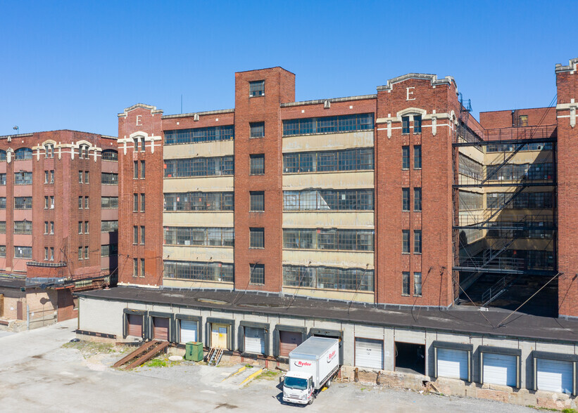 1965 W Pershing Rd, Chicago, IL for sale - Primary Photo - Image 1 of 6