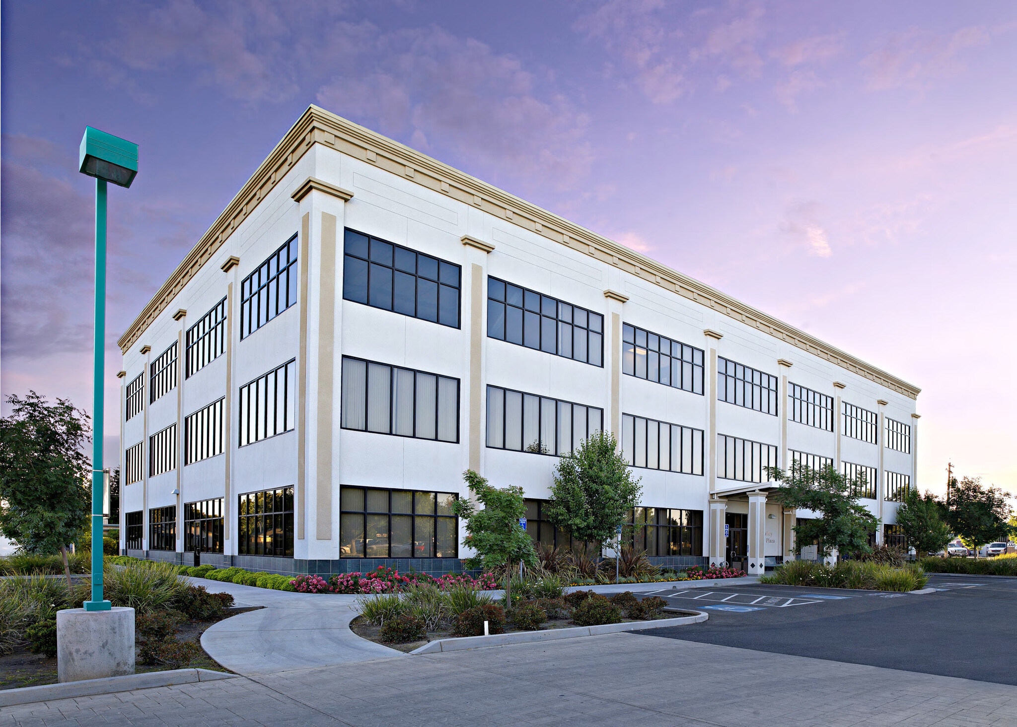 1425 W H St, Oakdale, CA for lease Building Photo- Image 1 of 4