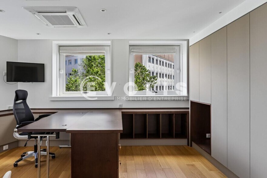 6 Rue Des Emeraudes, Lyon à louer - Photo du bâtiment - Image 3 de 11