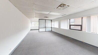 805-815 E Rand Rd, Arlington Heights, IL for lease Interior Photo- Image 2 of 7