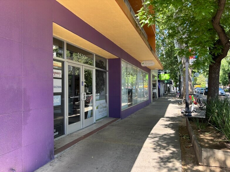 2530 J St, Sacramento, CA à louer - Photo du bâtiment - Image 2 de 11