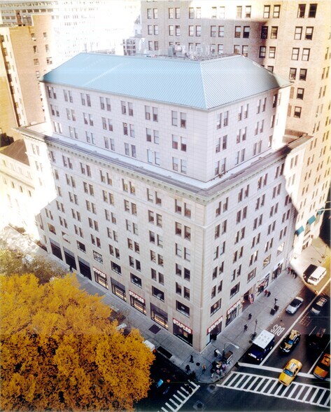 217 Broadway, New York, NY à louer - Photo du bâtiment - Image 2 de 7