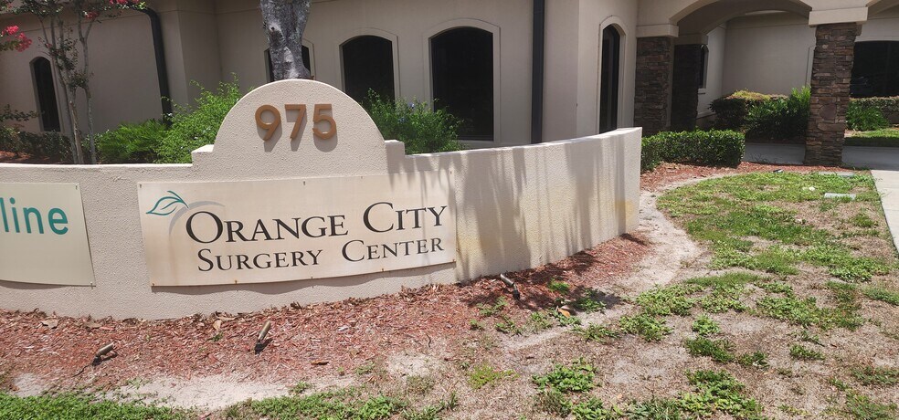 975 Town Center Dr, Orange City, FL à vendre - Photo du bâtiment - Image 2 de 15