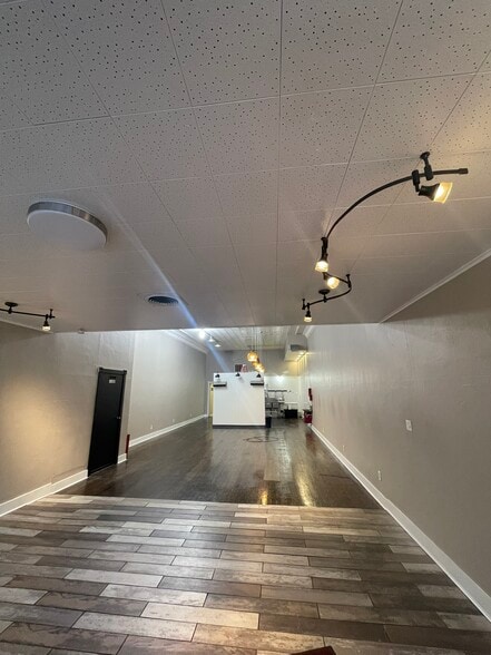 522 S Main St, Elkhart, IN for lease - Building Photo - Image 3 of 23