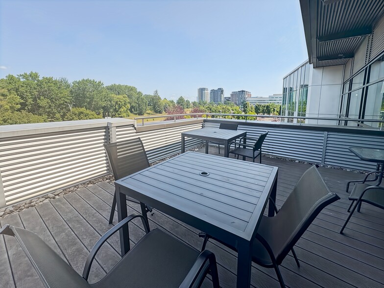4605 Boul Lapinière, Brossard, QC à louer - Photo du bâtiment - Image 3 de 8