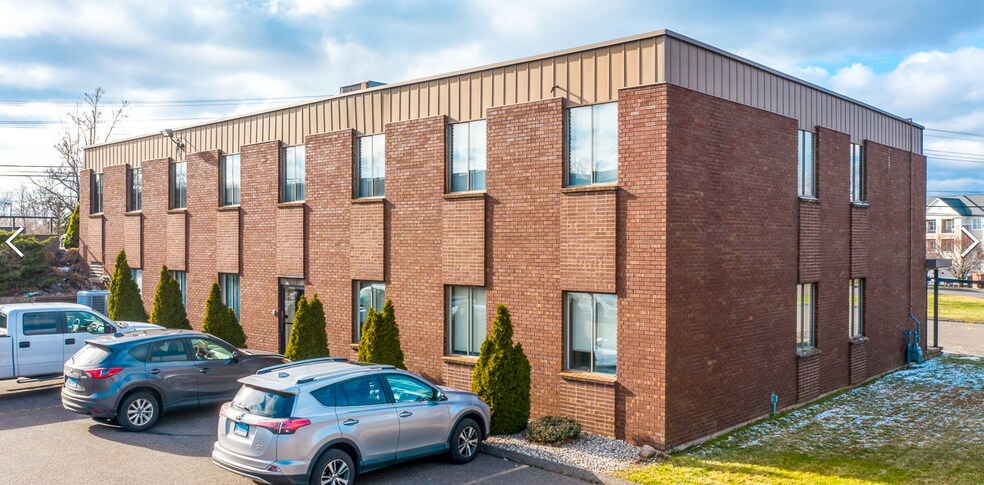 210 Pomeroy Ave, Meriden, CT à louer - Photo du bâtiment - Image 2 de 17