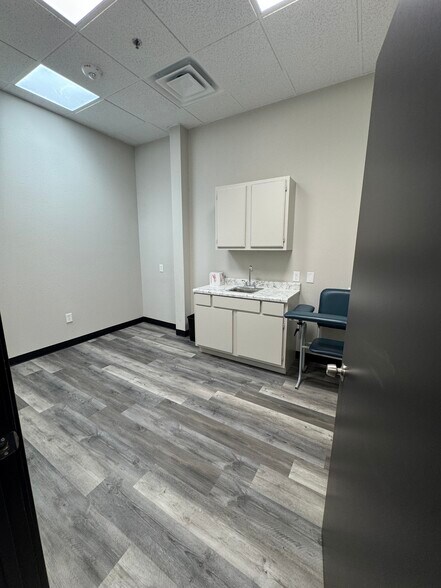 4206 Dalrock Rd, Rowlett, TX à louer - Photo du bâtiment - Image 3 de 8