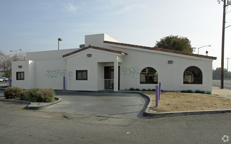 44 E Barstow Ave, Fresno, CA for sale - Primary Photo - Image 1 of 8